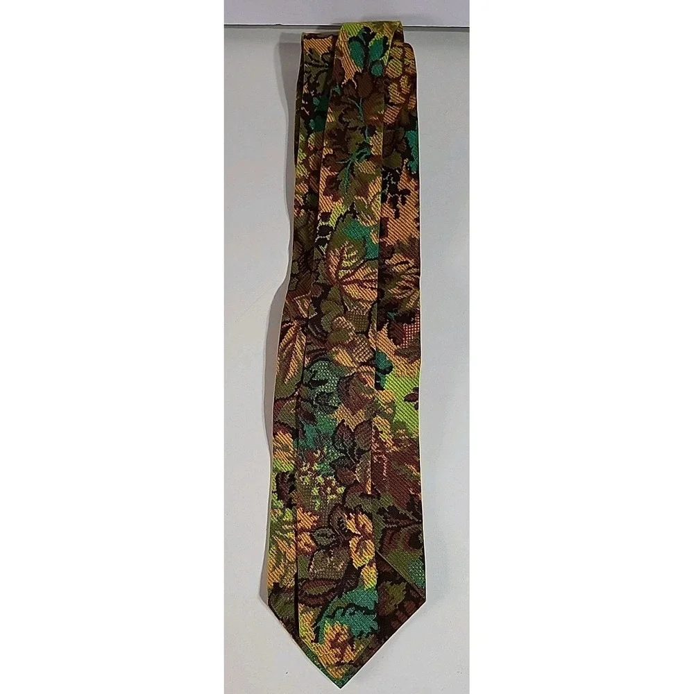 Vintage Psychedelic 60s 70s Woodsy Outdoors Nature Groovy Mod Wide Tie
